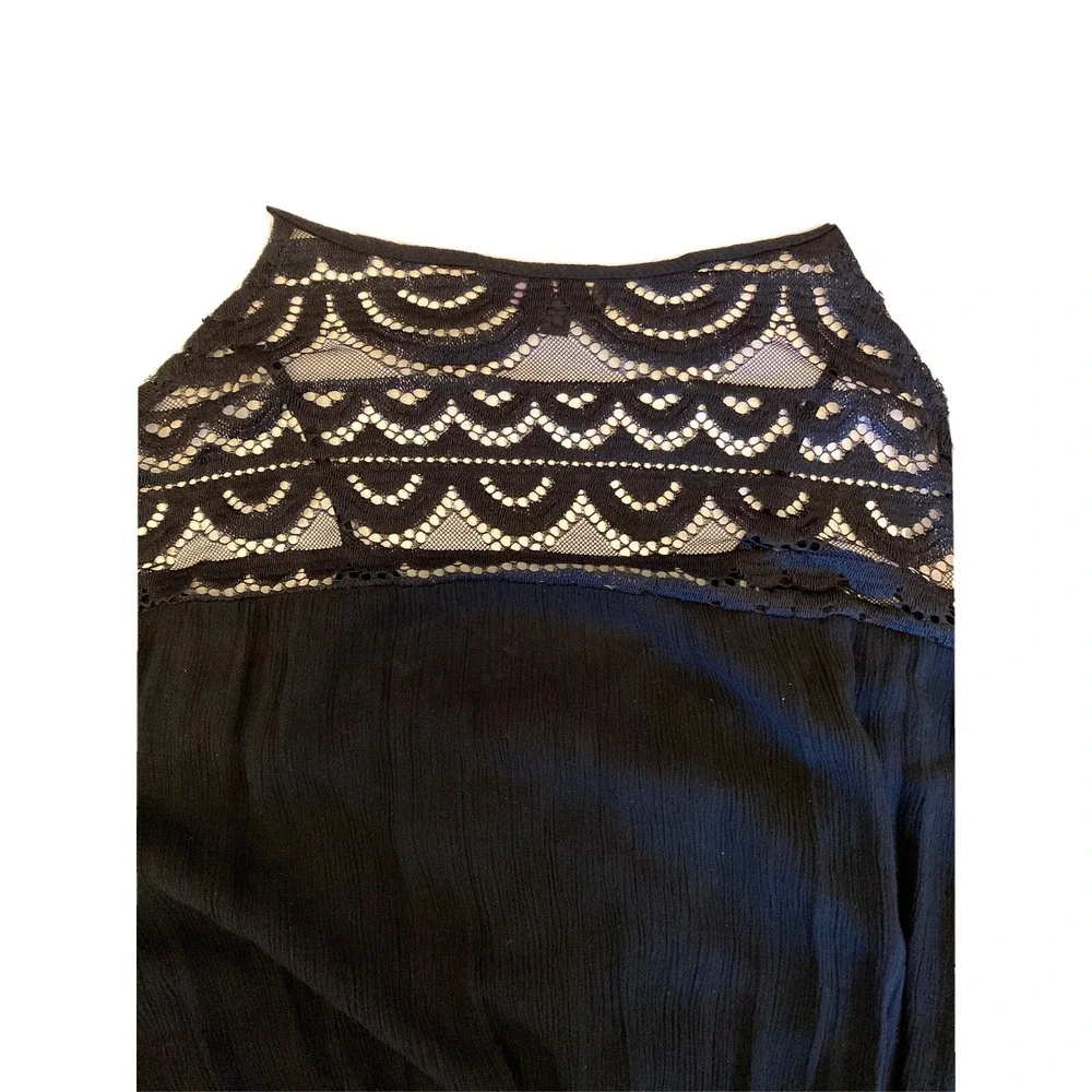 Raviya black lace